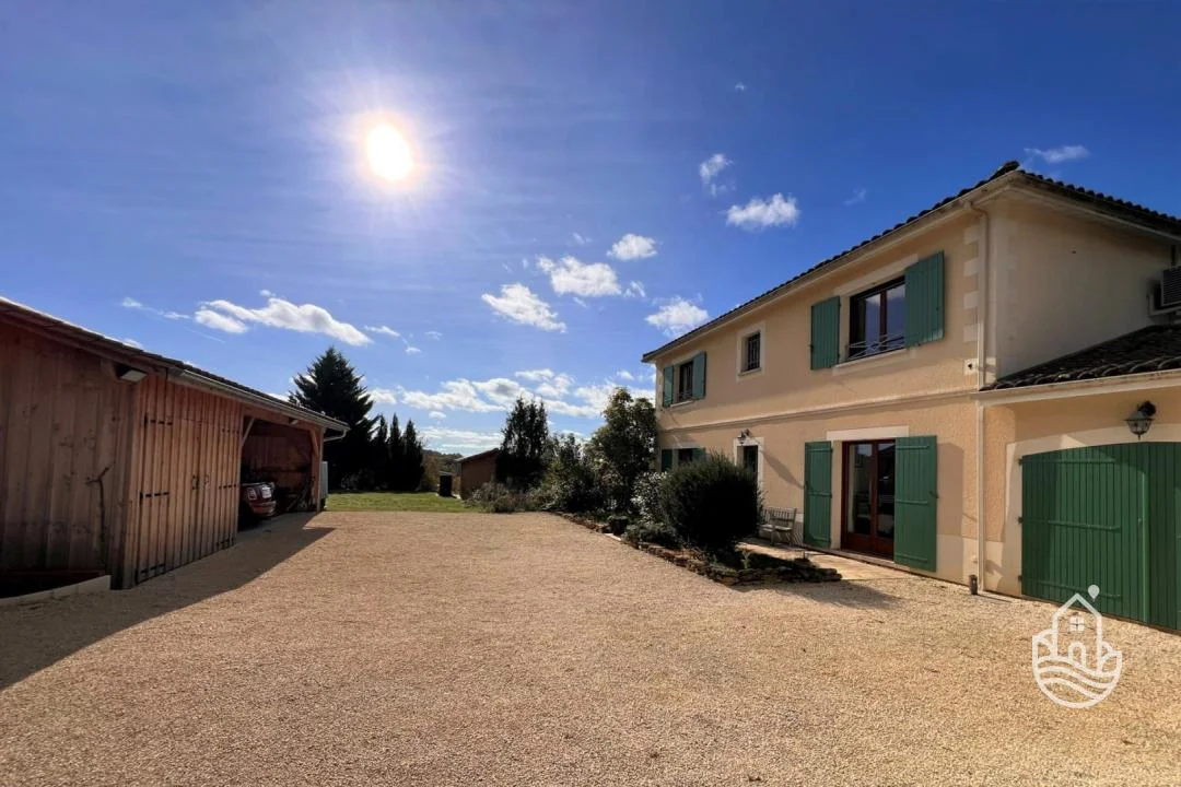 Gîte de 155 m² à Sainte-Alvère (24)