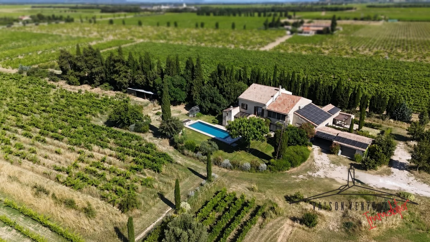 Gîte de 360 m² à Violès (84)