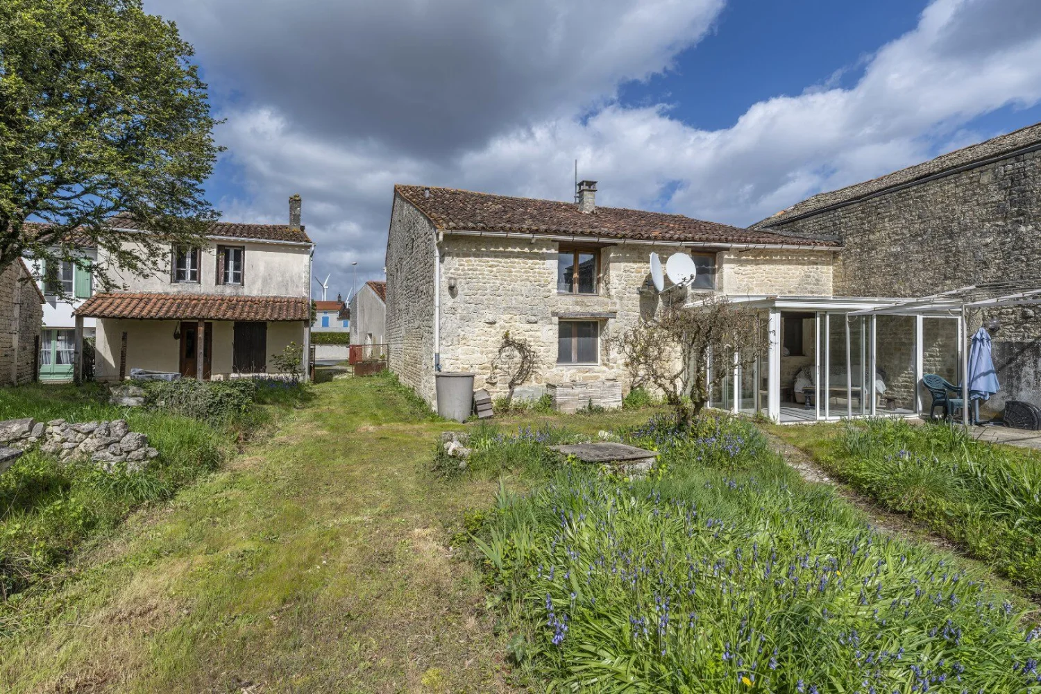 Ensemble de 5 propriétés avec piscine – Coivert, Charente-Maritime