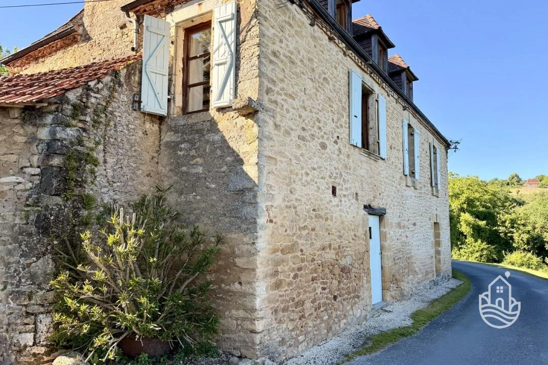 Ensemble de gîtes de 375 m² à Saint-Cyprien (24)