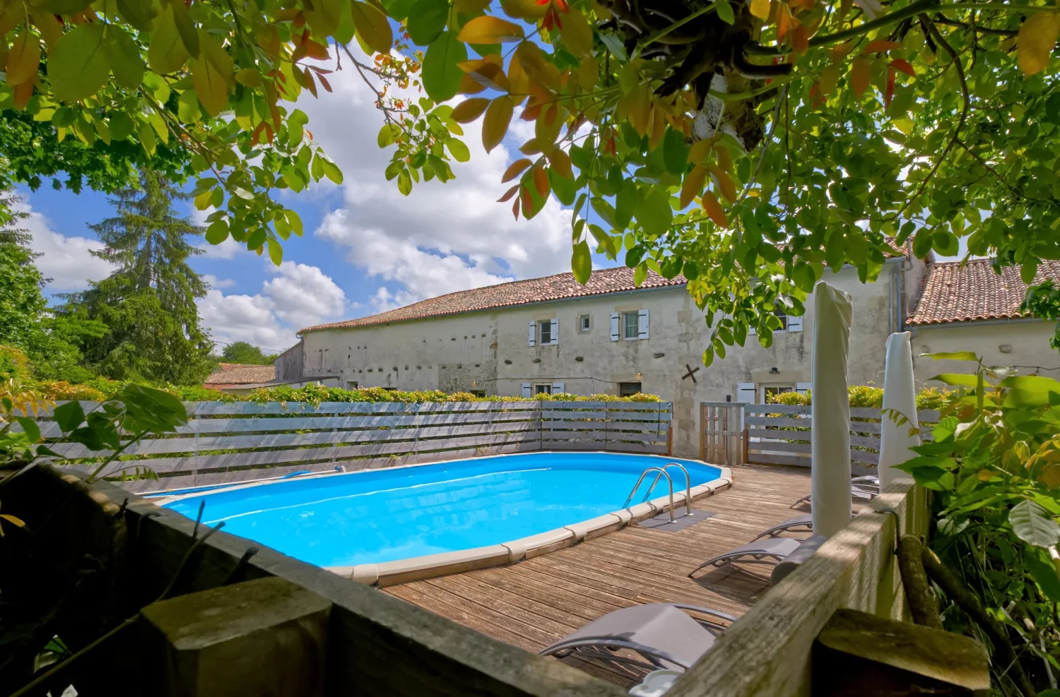 Gîte de 400 m² à Melleran (79)