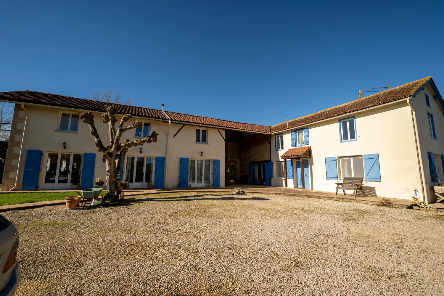 Ensemble de gîtes de 390 m² à Tillac (32)