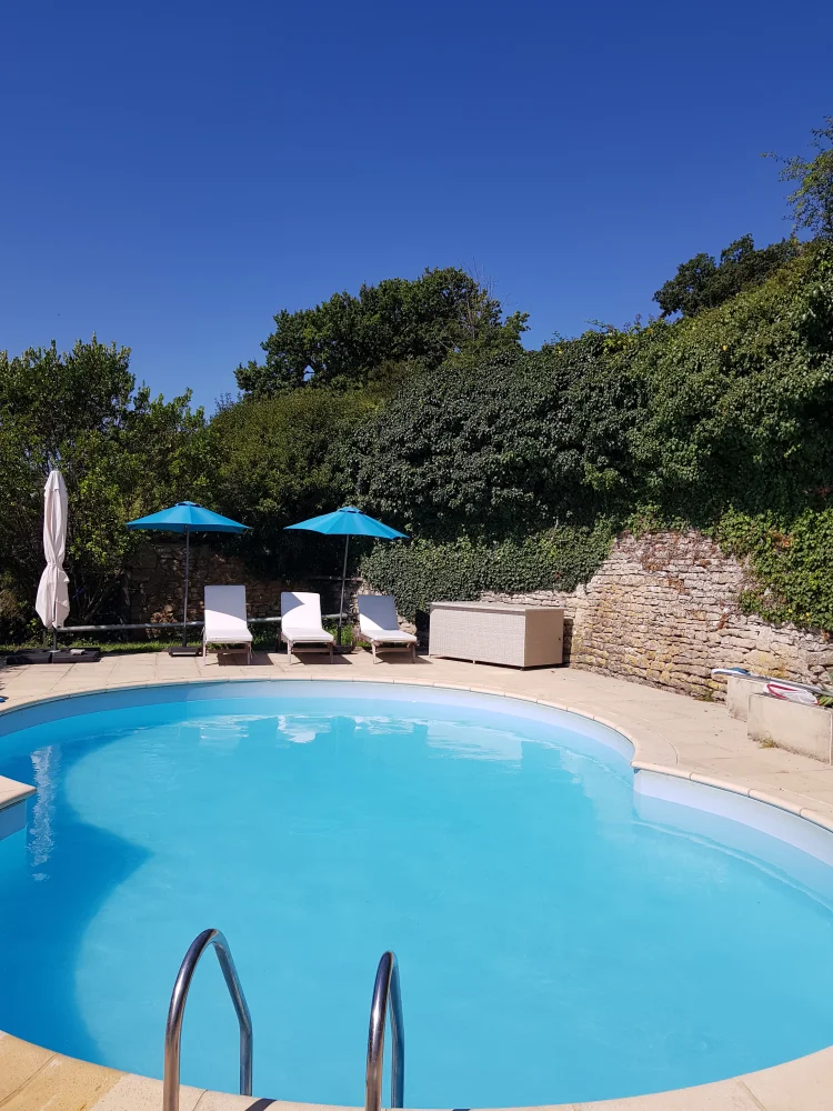 Chambres d'hôtes de 275 m² à Nanteuil-en-Vallée (16)