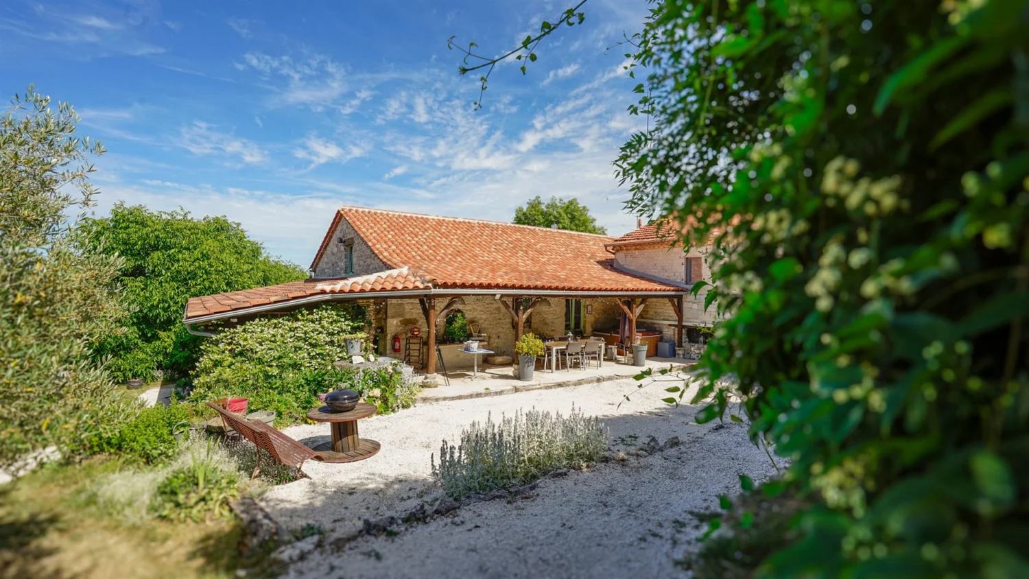 Ensemble de gîtes de 390 m² à Porte-du-Quercy (46)