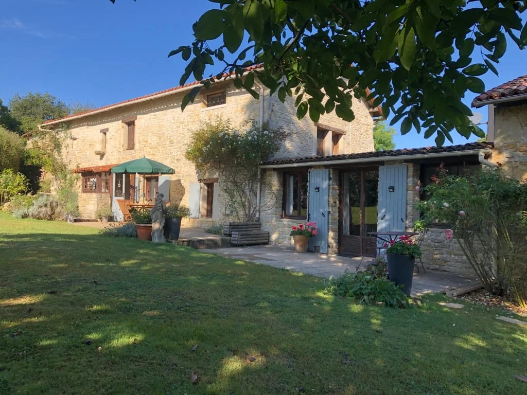 Gîte de 286 m² à Chatain (86)