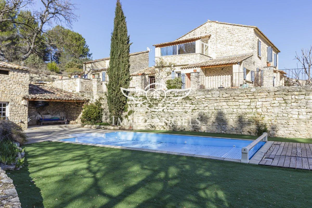 Gîte de 320 m² à Murs (84)