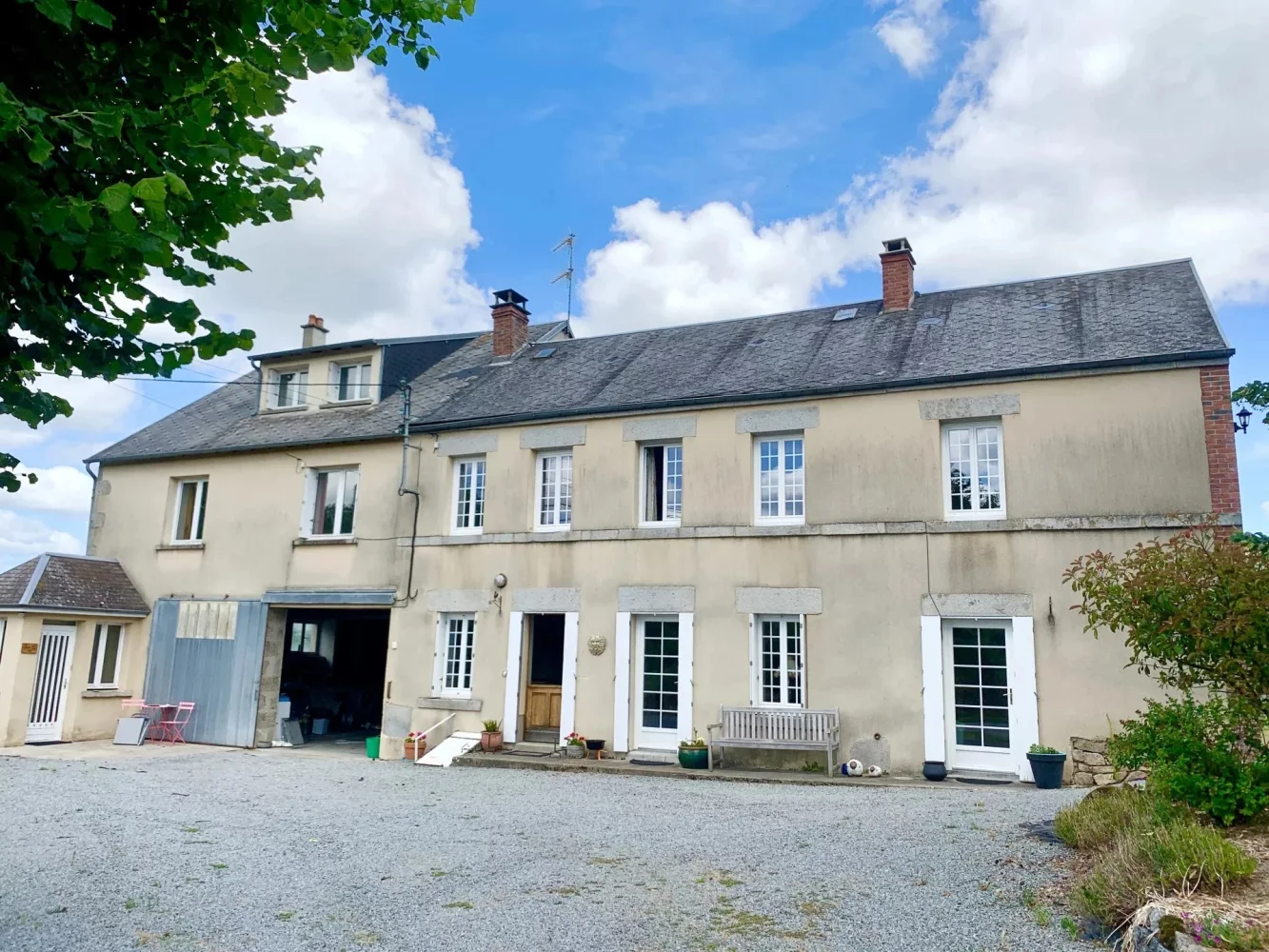 Gîte de 260 m² à Saint-Yrieix-les-Bois (23)