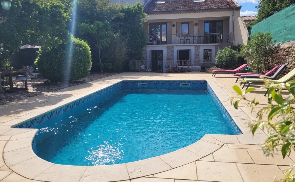 Gîte de 250 m² à Saint-Geniès-de-Fontedit (34)