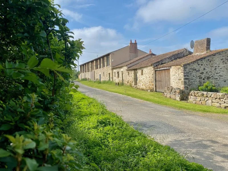 Gîte de 409 m² à Cersay (79)