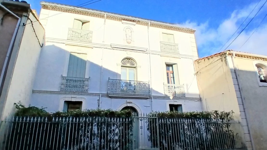 Gîte de 345 m² à Saint-Geniès-de-Fontedit (34)