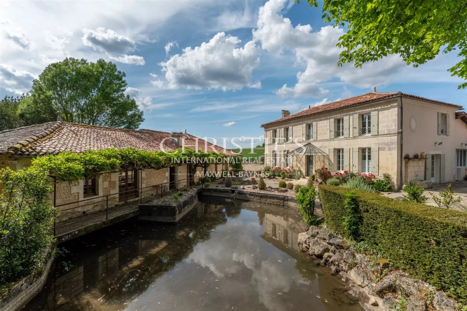 Ensemble de gîtes de 790 m² à Jonzac (17)