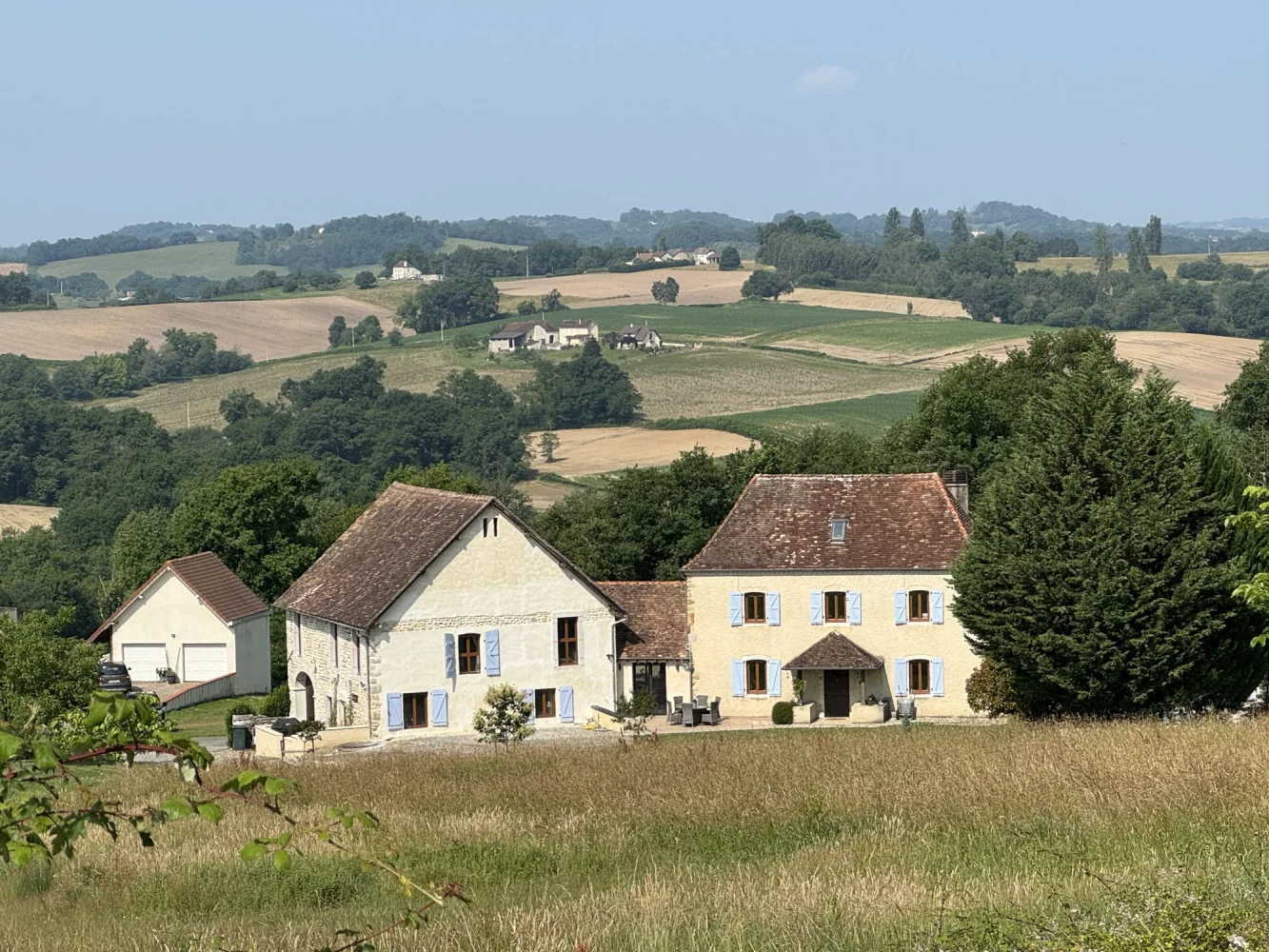 Ferme béarnaise 6 chambres avec gîte, piscine chauffée et vue Pyrénées