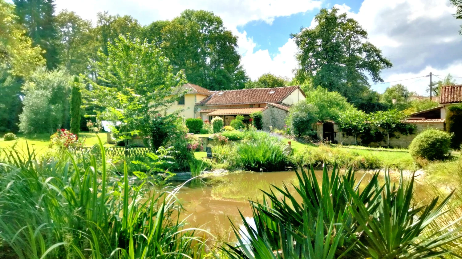 Gîte de 170 m² à Roumazières-Loubert (16)