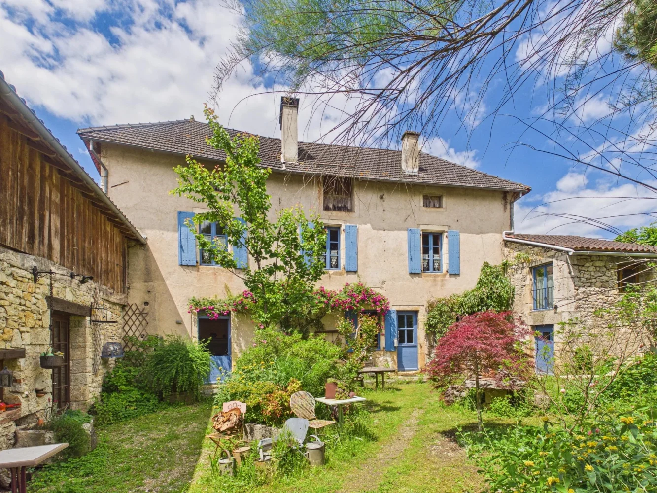Ensemble de gîtes de 347 m² à Saint-Cirq-Lapopie (46)