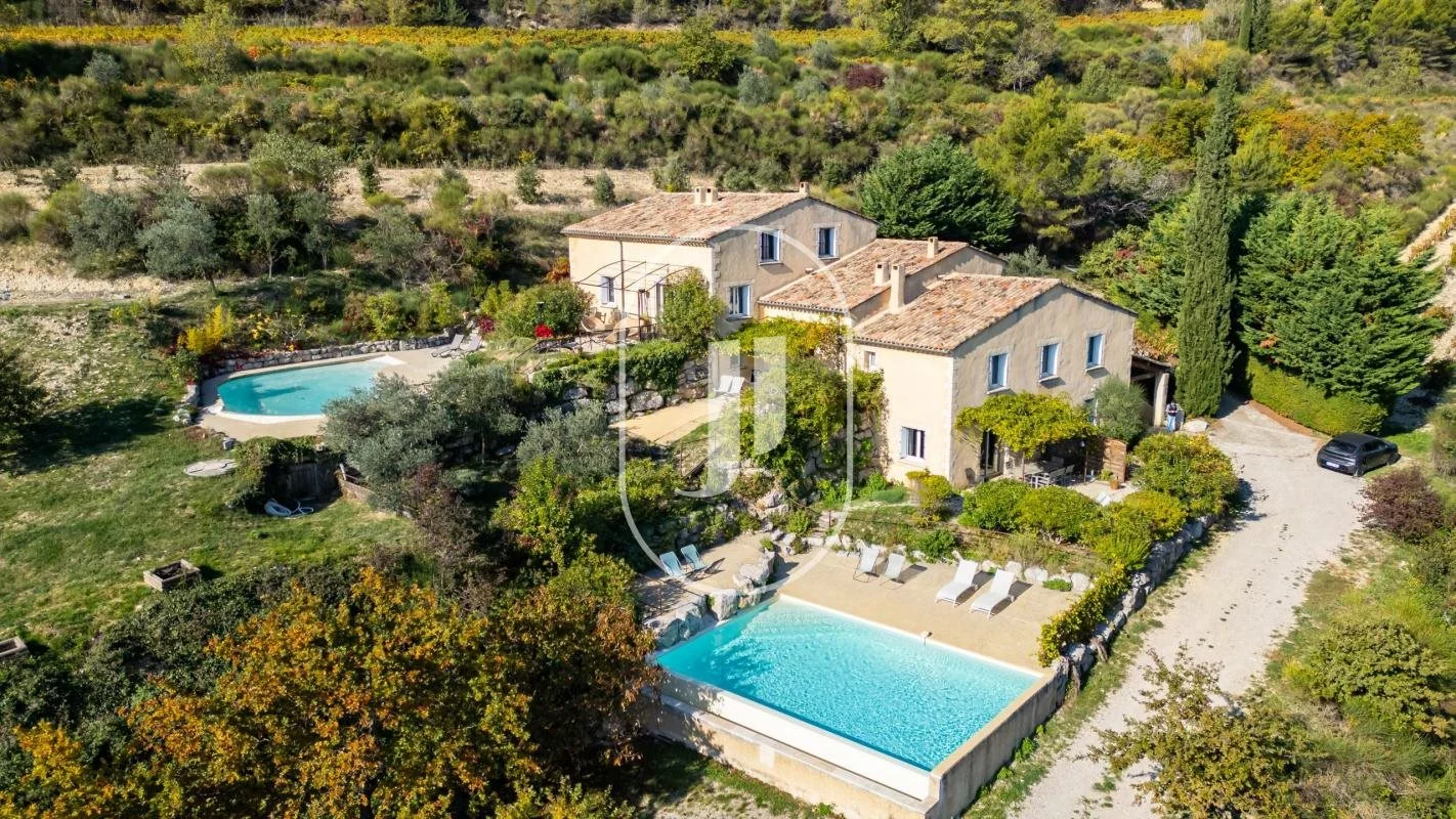 Ensemble de gîtes de 360 m² à Vinsobres (26)