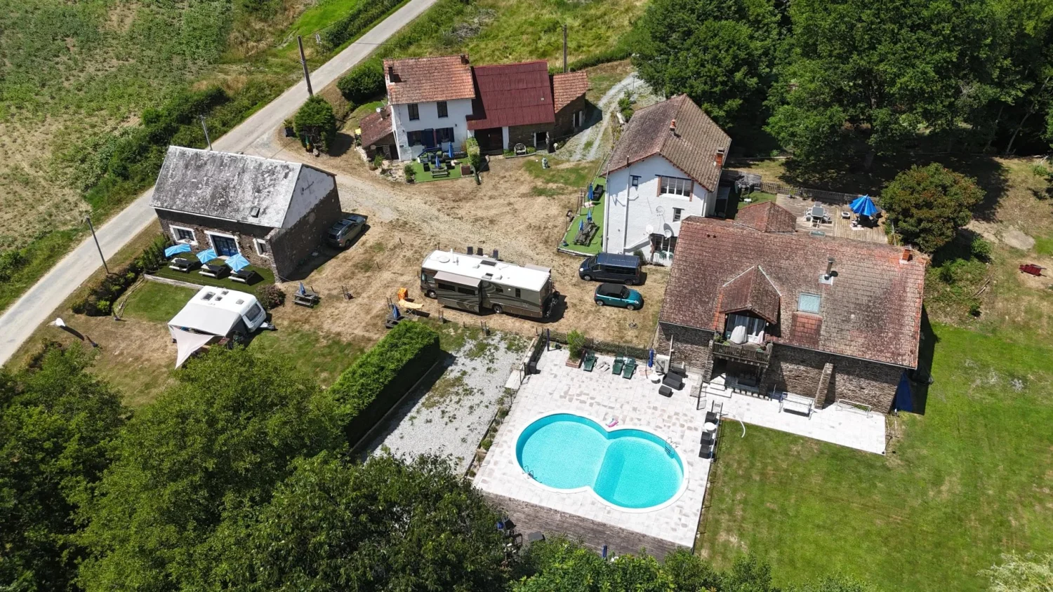 Ensemble de gîtes de 520 m² à Moutier-Malcard (23)
