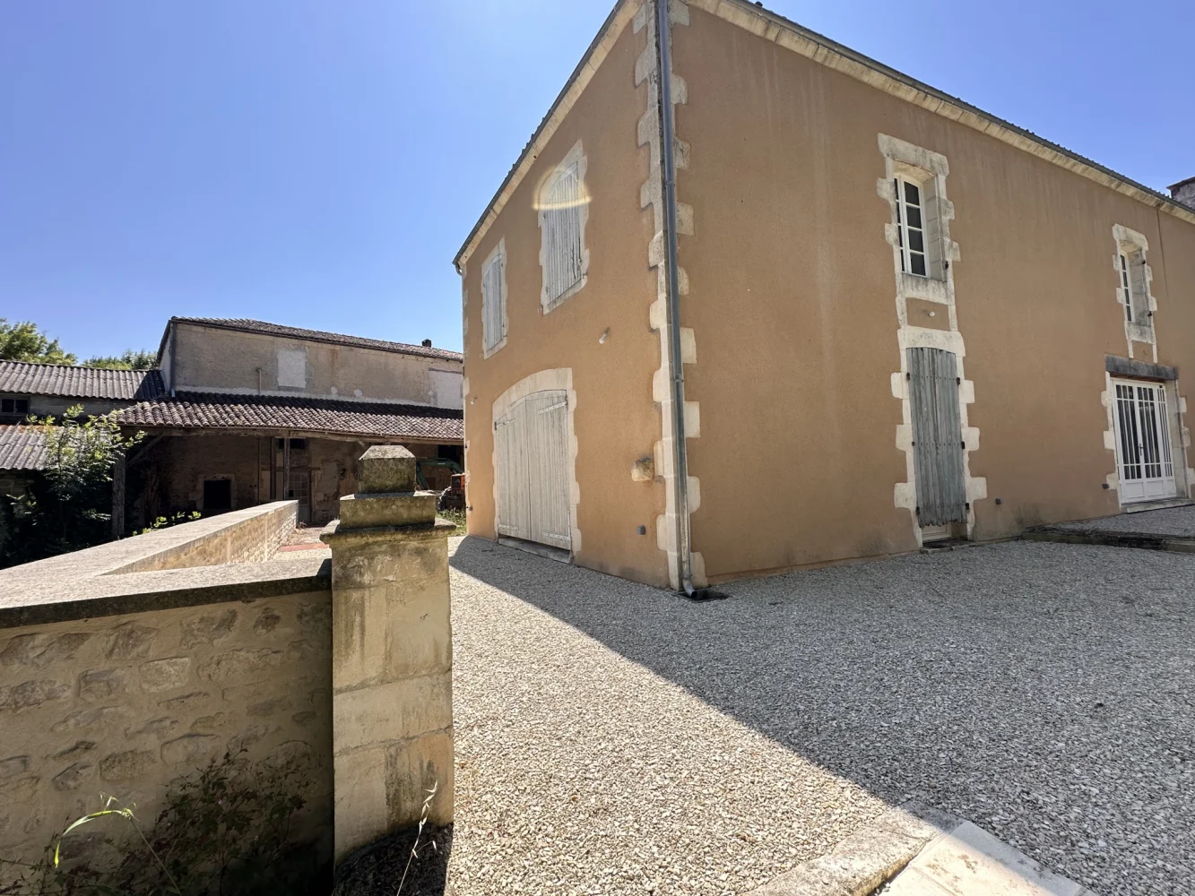 Ensemble de gîtes de 180 m² à Saint-Jean-d'Angély (17)
