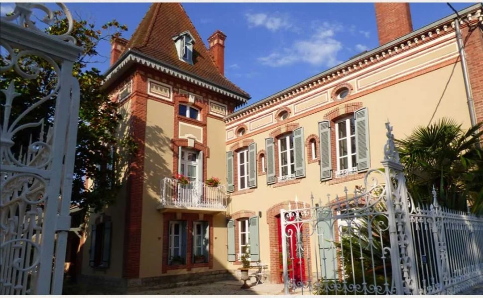 Château de 400 m² à Aire-sur-l'Adour (40)