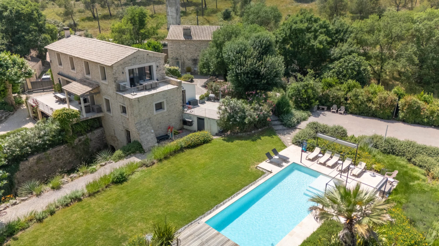 Propriété en pierre rénovée avec gîtes · 1 ha · Buzignargues