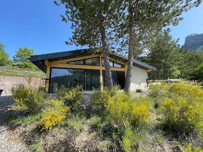Ensemble de gîtes de 300 m² à Clamensane (04)