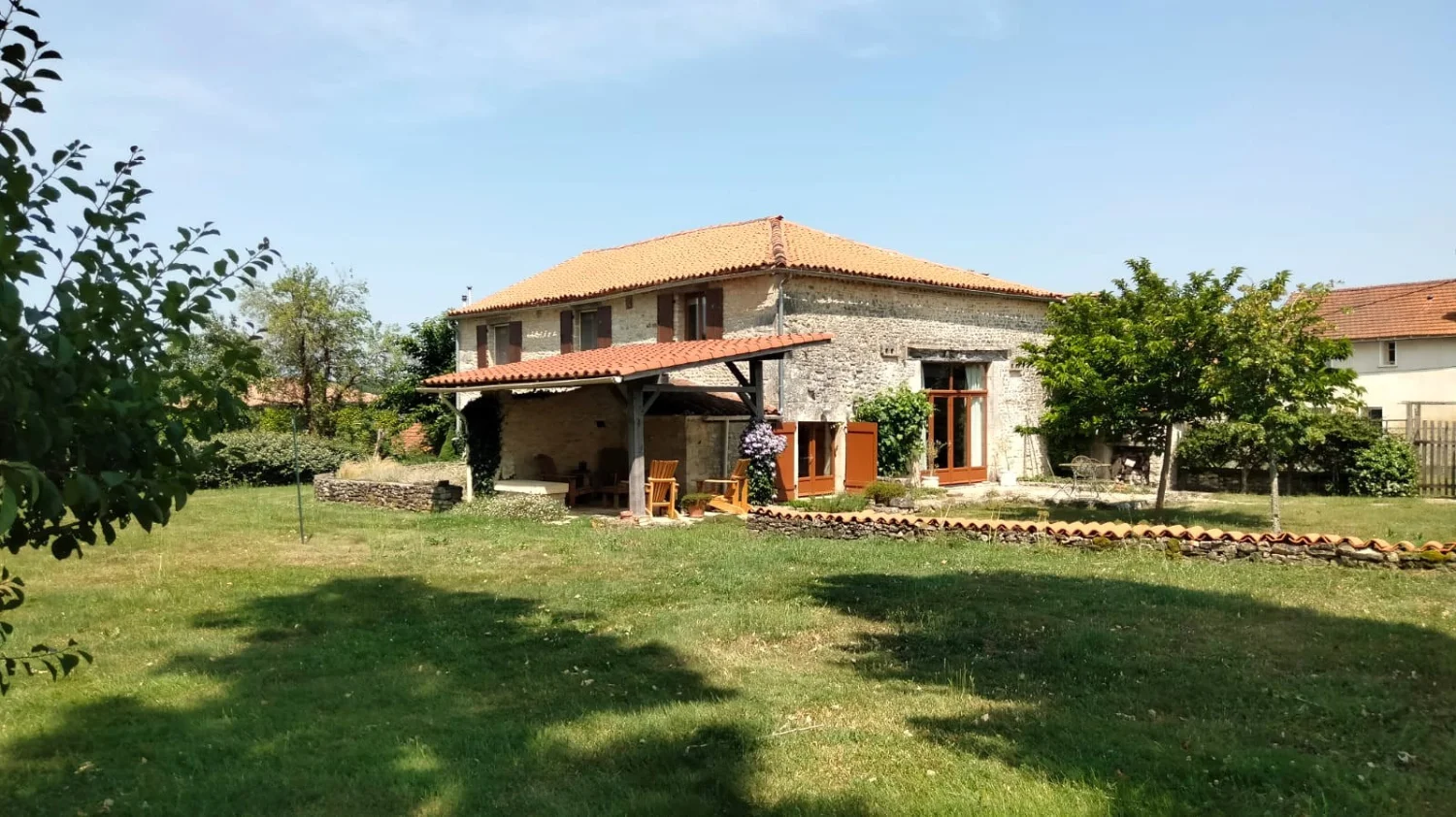 Gîte de 247 m² à Cellefrouin (16)