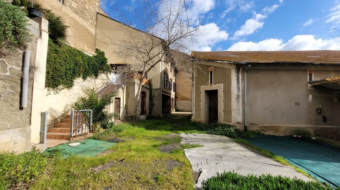 Ancien domaine viticole 150 m² + chai 250 m² sur 980 m² - Pézenas