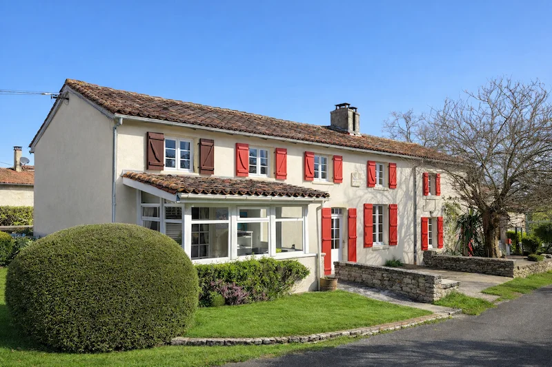 Ensemble de gîtes de 245 m² à Montmoreau (16)