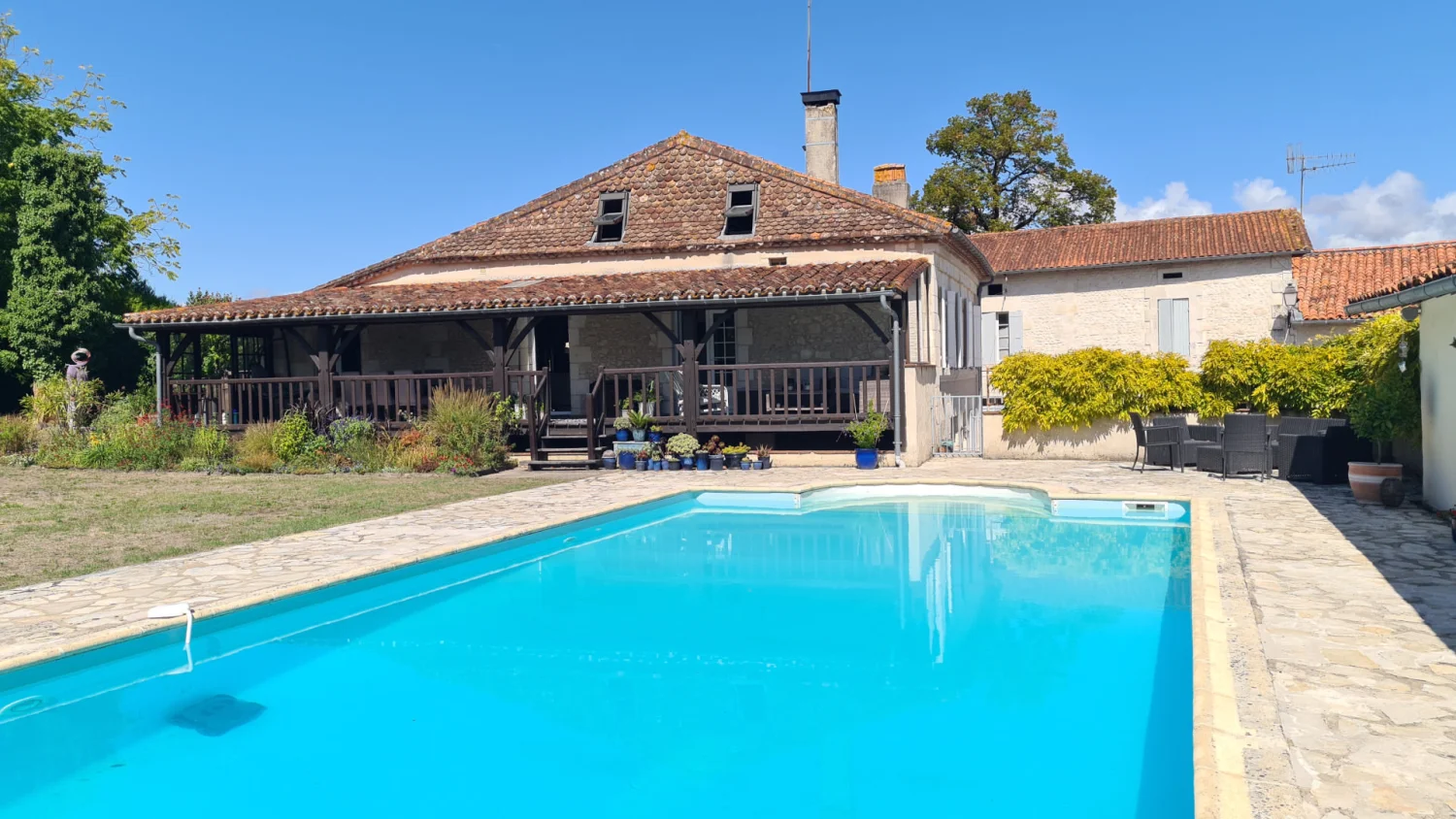 Gîte de 198 m² à Saint-Romain (16)