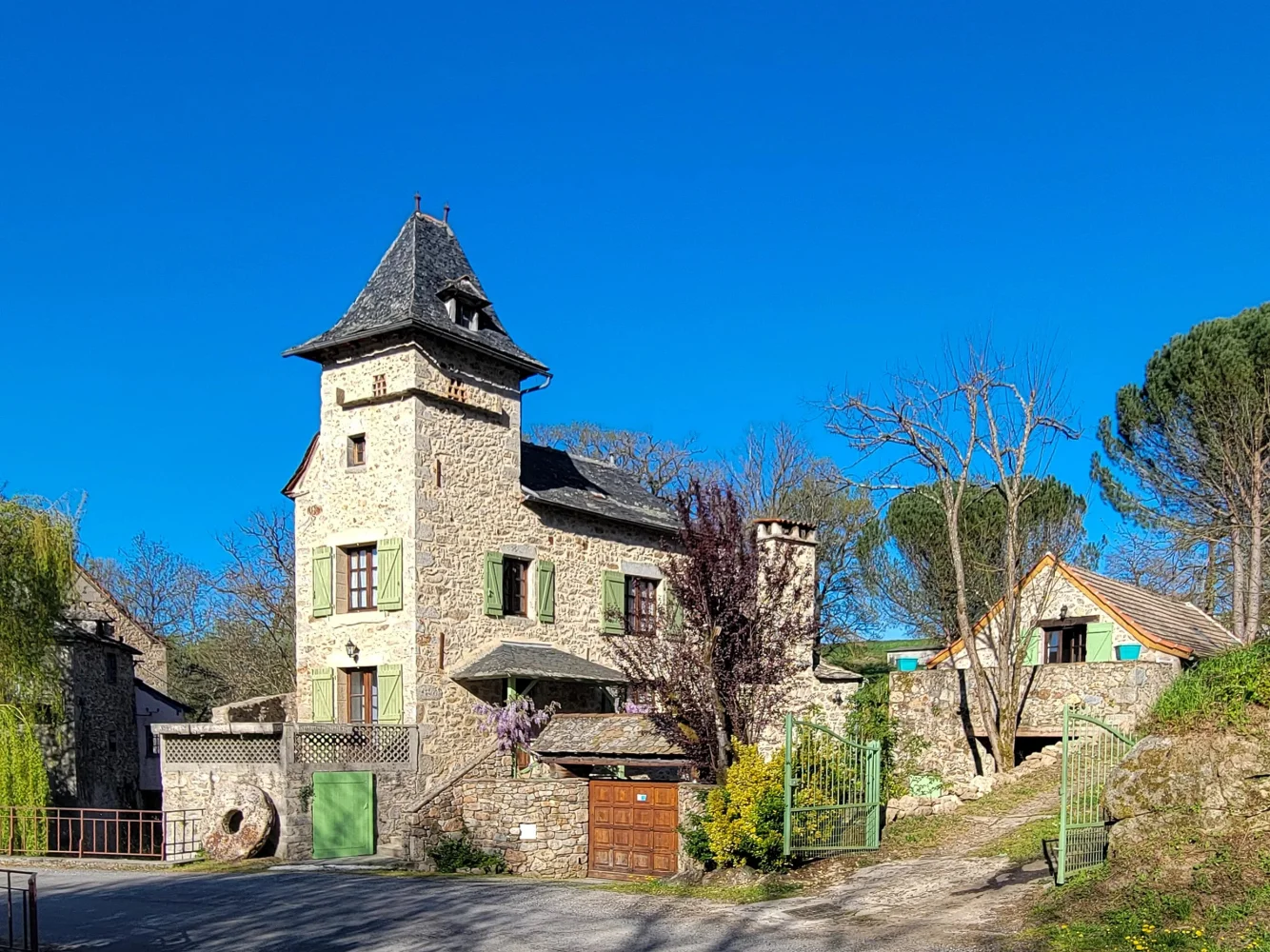 Ensemble de gîtes de 320 m² à Najac (12)