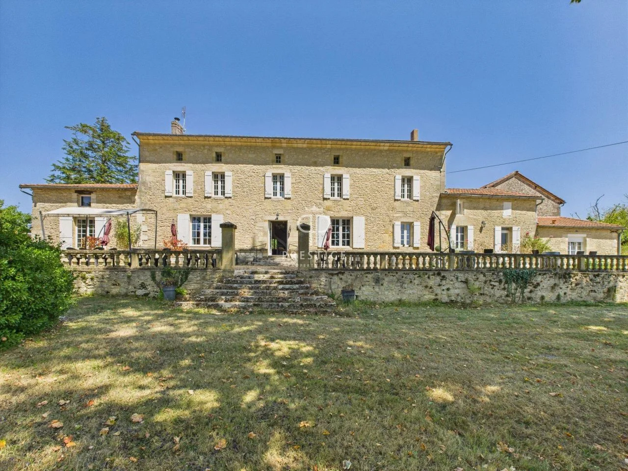 Ensemble de gîtes de 495 m² à Montpon-Ménestérol (24)