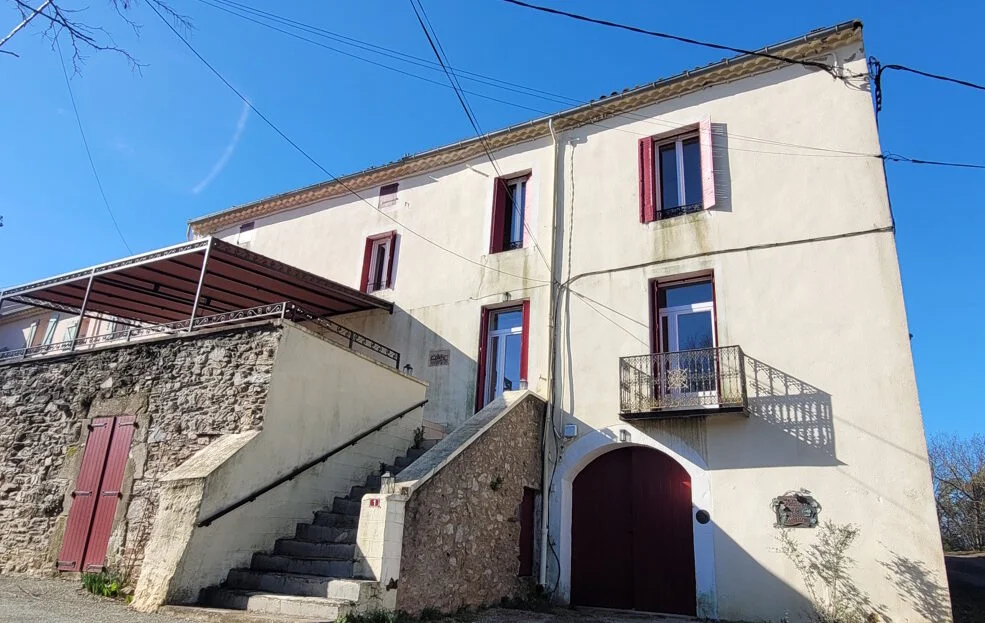 Hôtel de 250 m² à Faugères (34)