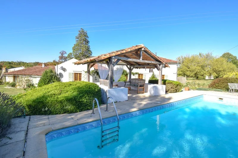 Gîte de 473 m² à Genouillé (86)