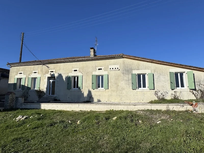 Ensemble de gîtes de 180 m² à Aubeterre-sur-Dronne (16)