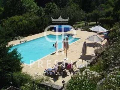 Château ardéchois 13 chambres avec gîtes et piscine – Lamastre