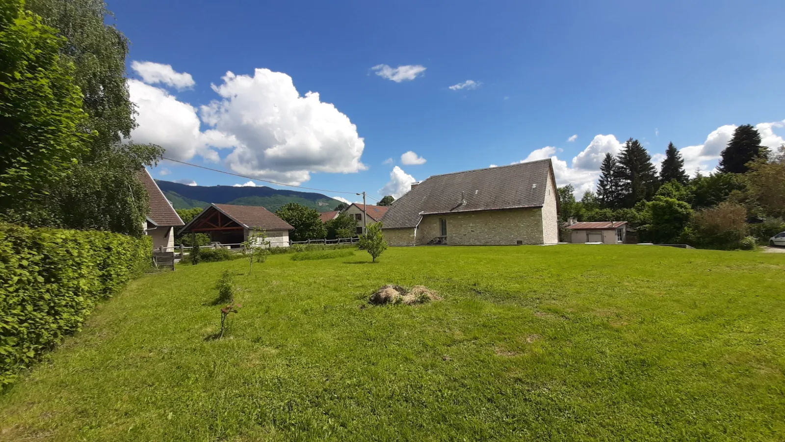 Maison en pierres 155 m² + Grange 80 m² + Terrain 1300 m²
